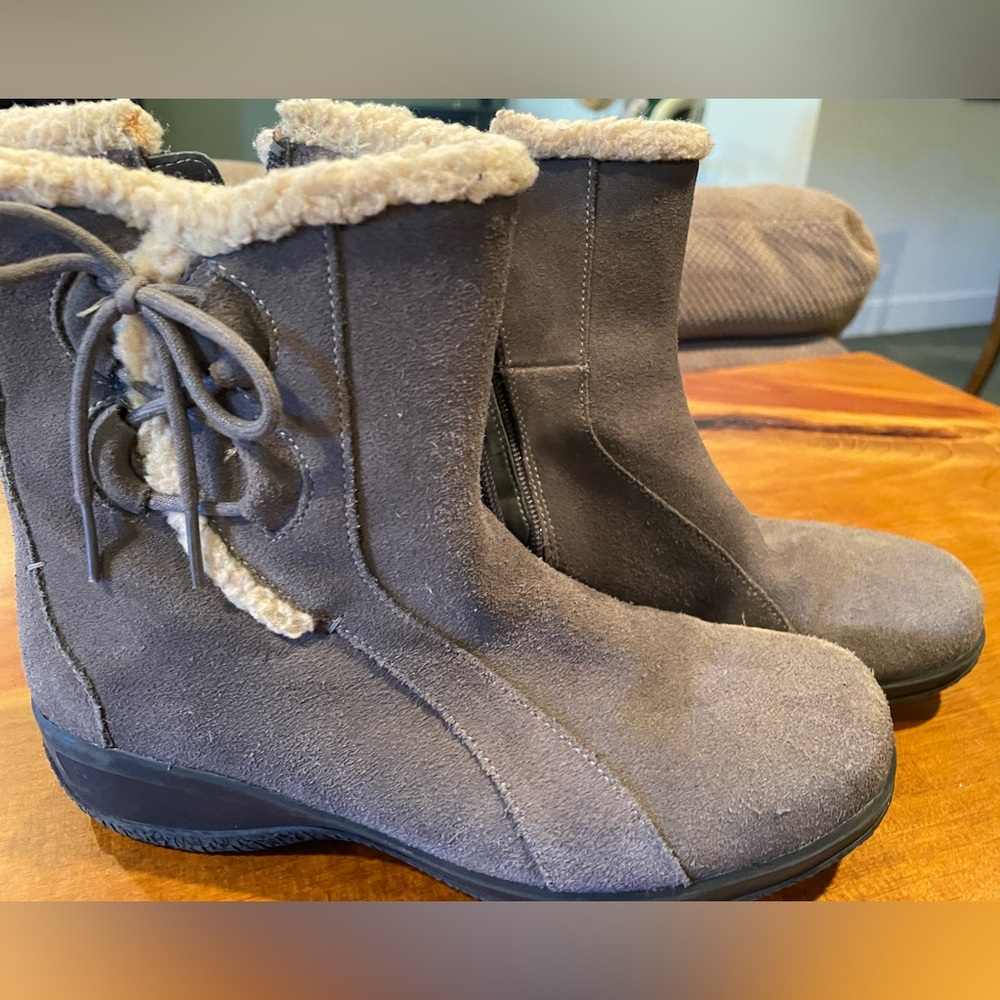 Clarks grey winter bootie 6.5
